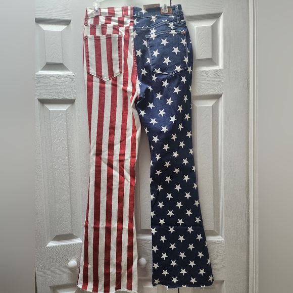 Judy Blue American Flag Flare Jeans - Picture 3 of 8